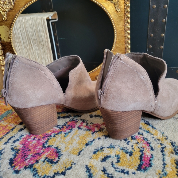 Fergie Carmin Women's Beige Suede Ankle Booties - Picture 5 of 9